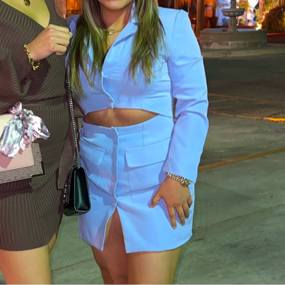 DRESS